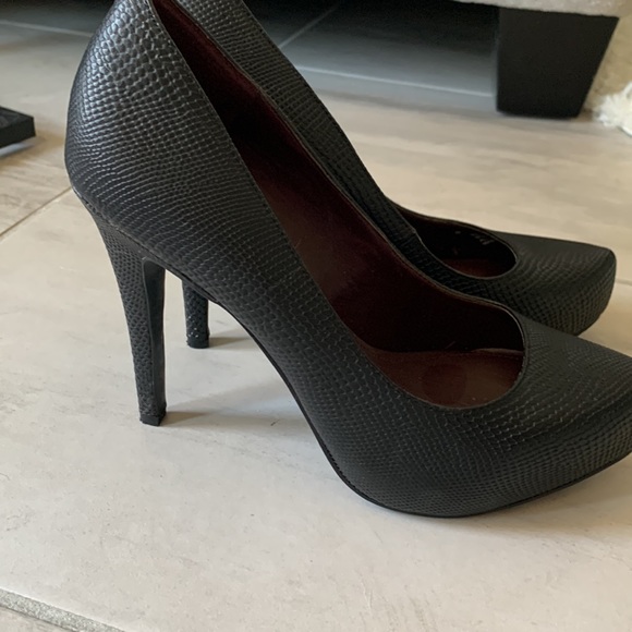 BCBG leather platform stilettos - Picture 2 of 6